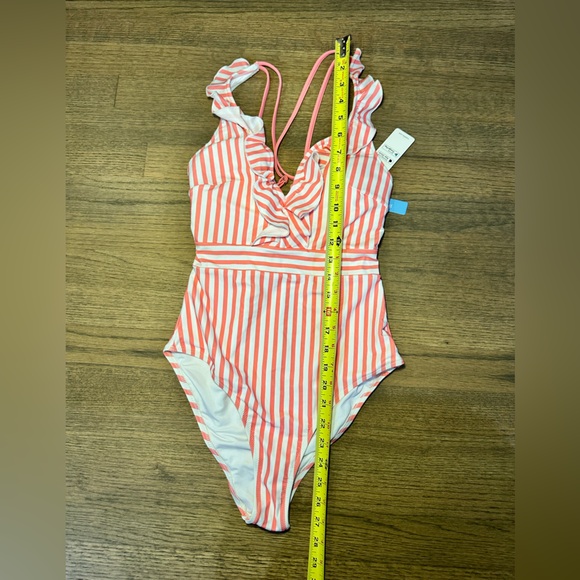 NEW Cupshe V-Neck- Ruffled-One Piece-Striped- Criss Cross Back-Swimsuit-Medium - Picture 10 of 10